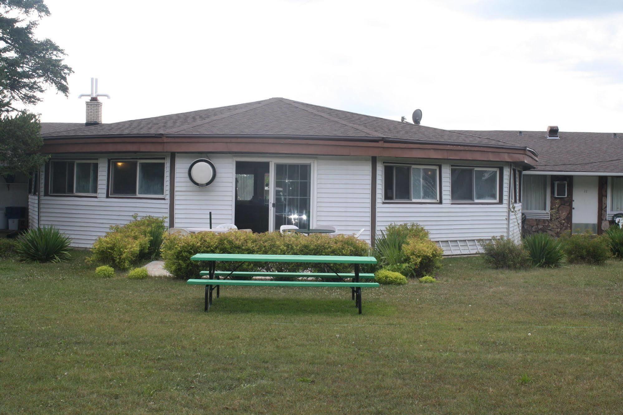 Crossroads Motel Elkhorn Exterior photo